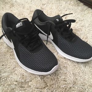 Nike Revolution sneakers for women’s
